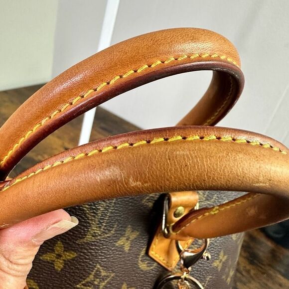 Louis Vuitton Vintage Monogram Alma Bag - Picture 4 of 11